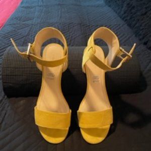 Yellow suede open toe  2" sandals